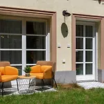 Unique Central 3 Floor Home With 4Bdrm, 3Bthrm