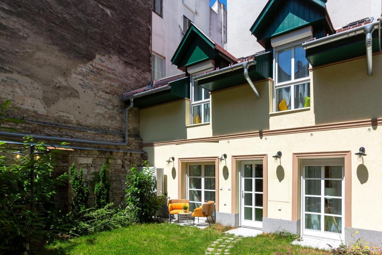 Apartment Unique 3 Floor With 4bdrm, 3bthrm